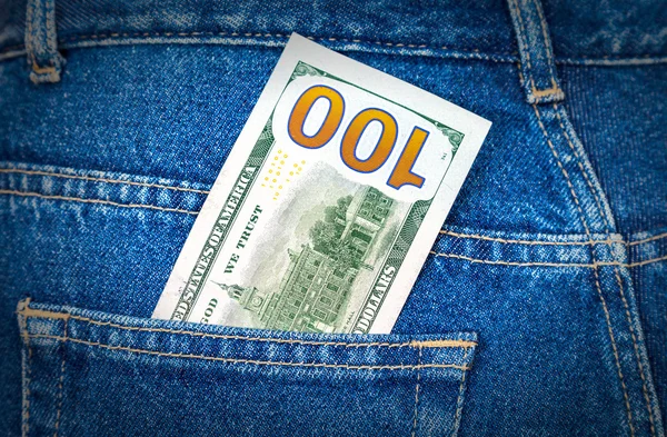 Ein-Dollar-Schein ragt aus der hinteren Jeanstasche — Stockfoto