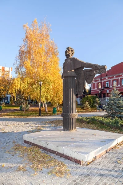 Monumento al famoso poeta ruso Alexander Pushkin en Samara, Rus — Foto de Stock