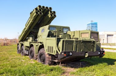 Smerch 300mm Çoklu başlatmak roket sistemi (Mlrs)