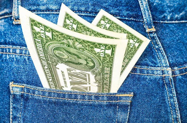 Sedlar i en amerikansk dollar sticker ut tillbaka jeansen — Stockfoto