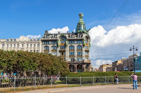 Tsinger huis op Nevsky Prospect in het historische centrum van de Pe — Stockfoto