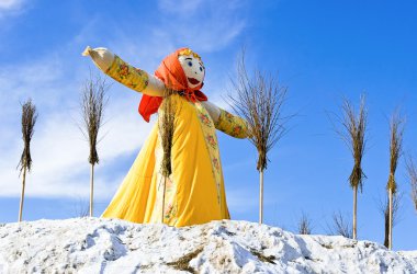 Kış sonu. Rusya'nın Shrovetide. Burnin için büyük bebek