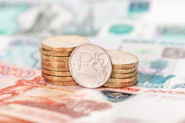 Rus para birimi, rublem: banknotlar ve paralar kapanıyor