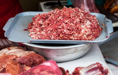 Çiğ kıyılmış et yerel çiftçilere piyasa satışa hazır