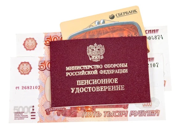 Rus emeklilik belgesi, kredi kartı ve para yüzünden beyaz ba — Stok fotoğraf