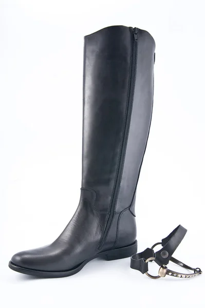 Botas de couro preto feminino com saltos baixos — Fotografia de Stock