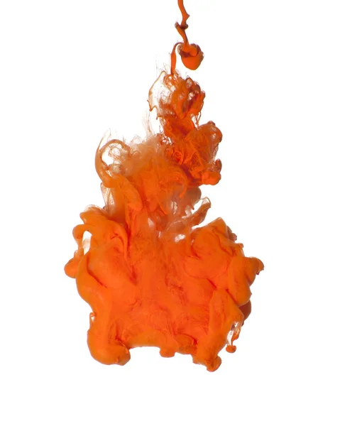 Abstração da tinta acrílica laranja na água — Fotografia de Stock