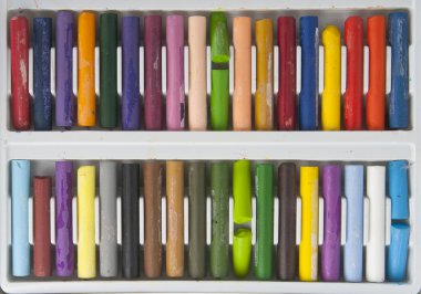 Çok renkli pastel boya kalemi