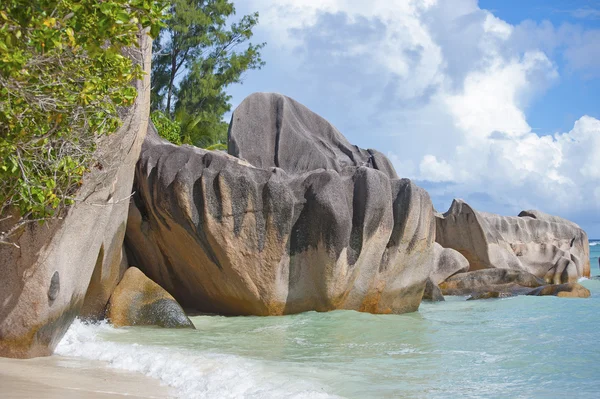 Enormes rocas a lo largo de la costa de las Seychelles —  Fotos de Stock