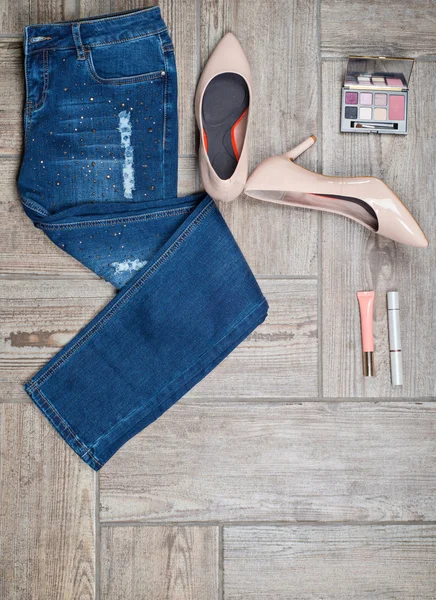 Plat lag foto van meisjes jeans en accessoires — Stockfoto