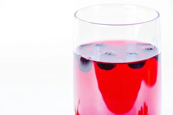 Verre de jus d'aronia aux baies — Photo