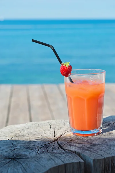 Orange cocktail on the wooden table — Stock Photo, Image