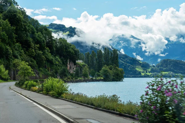Hermoso paisaje en Suiza Alpes. Lago de Lucerna —  Fotos de Stock