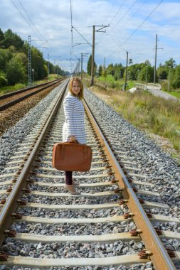 bavul Demiryolları adlı genç kızla