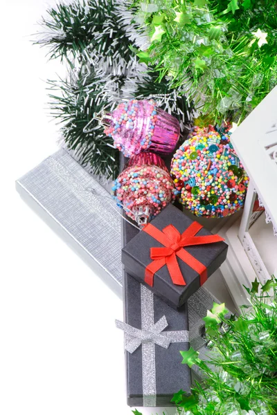 A karácsonyi jelen dobozok és talmi felülnézet — Stock Fotó
