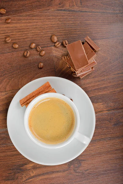 Blick von oben auf Kaffee und Schokolade — Stockfoto