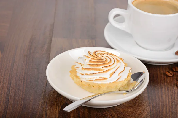 早餐时间与蛋糕和咖啡 — 图库照片