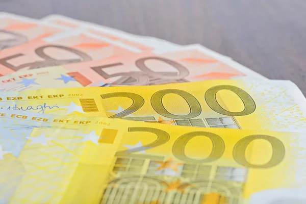 Close-up of 200 and 50 Euro banknotes on the table — Stock Photo, Image
