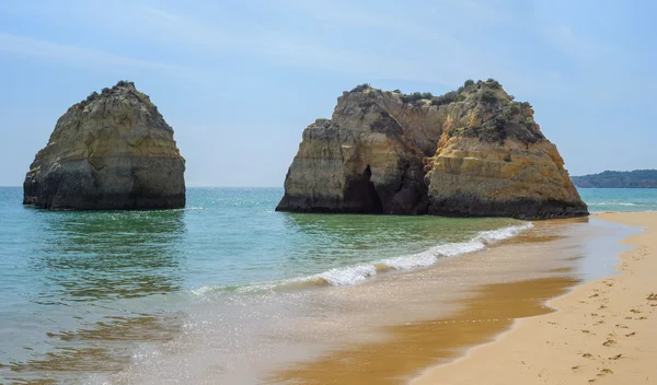 Big rocks the ocean — Stock Photo, Image