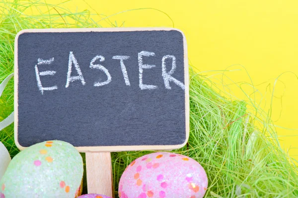 Miniature chalkboard with easter eggs — Stock Photo, Image