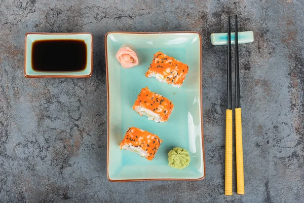 Sushi rolt op de tafel. Bovenaanzicht. — Stockfoto