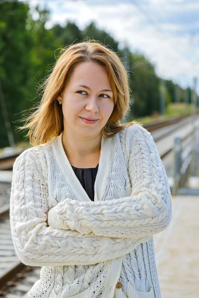 Portret van jonge mooie vrouw — Stockfoto