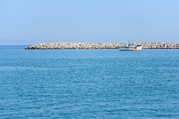 Zeegezicht met blauwe zee en lucht — Stockfoto