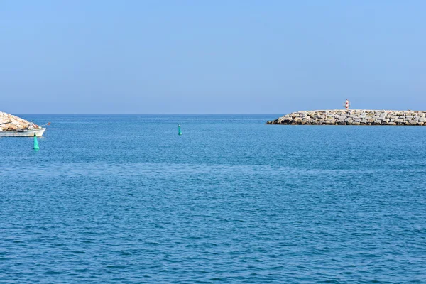 Seascape com mar azul e céu — Fotografia de Stock