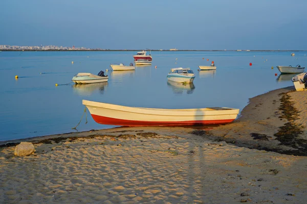 Foto de barcos ao pôr do sol — Fotografia de Stock