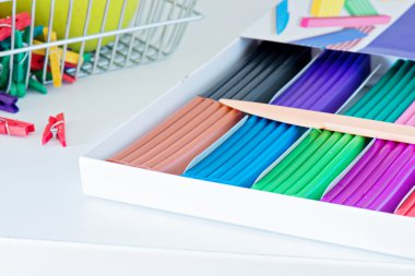 Yumuşak renkli balmumu kil 