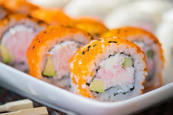 California maki sushi z masago — Zdjęcie stockowe