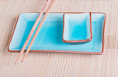 Bambu hasır, yemek ve yemek çubukları görüntülemek