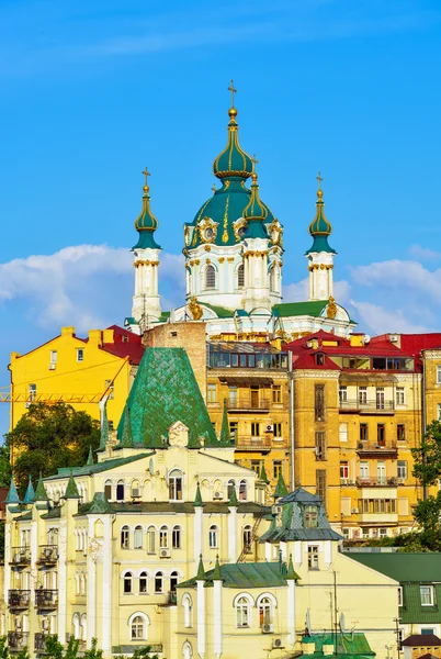 Igreja de Santo André e as casas antigas em Kiev — Fotografia de Stock