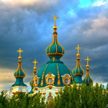 Kiev Saint Andrew's Kilisesi'nin altın kubbe 