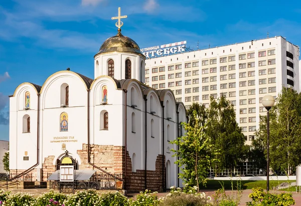 Church of the Annunciation and the hotel. Vitebsk. Belarus — Stock Photo, Image