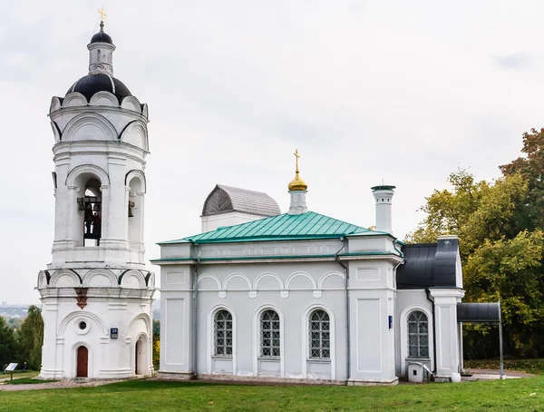 Iglesia de San Jorge con campanario. Museo-Reserva "Kolomenskoye —  Fotos de Stock