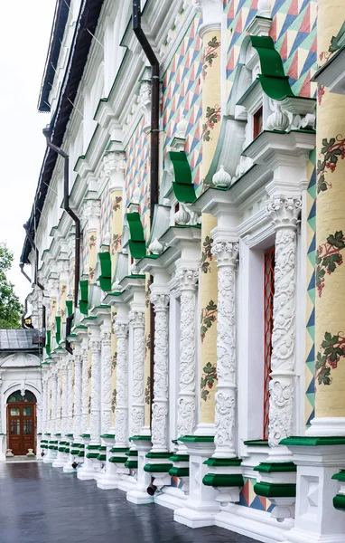 Mönstrad väggdekoration Refectory, Trinity-Sergius Lavra. Sergiev Posad. Moscow region — Stockfoto