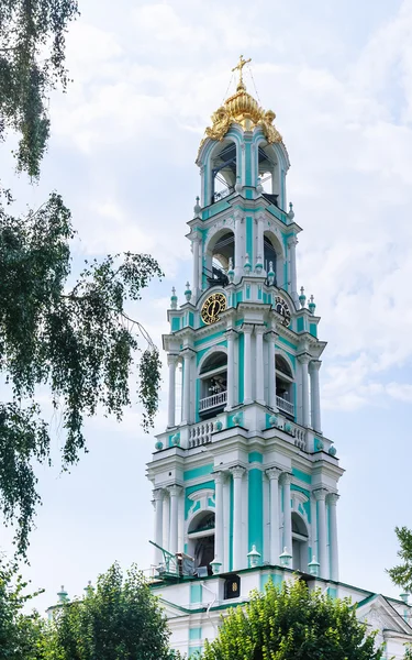 钟塔。神圣的三位一体圣谢尔盖夫。莫斯科地区 — 图库照片