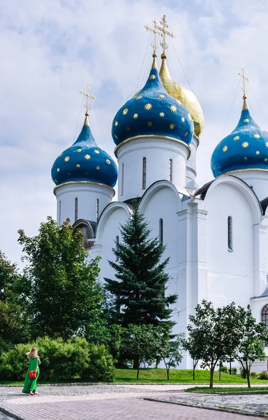 Katedrála Nanebevzetí Panny Marie. Svatá trojice St. Sergiev Posadu — Stock fotografie