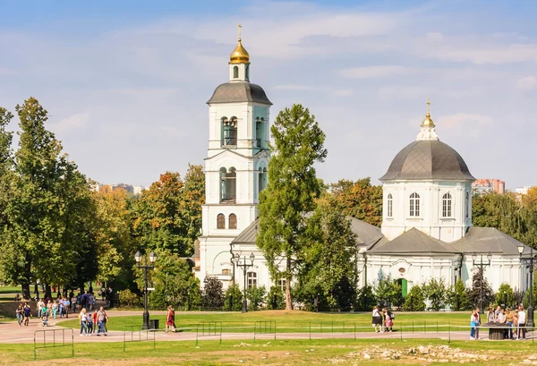 Templo da Mãe de Deus "Primavera que dá vida". Tsaritsyno. Mo — Fotografia de Stock