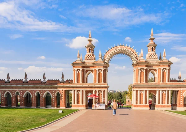 Sarayı gates. Müze-Rezerv 