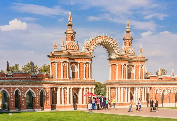 Sarayı gates. Müze-Rezerv 