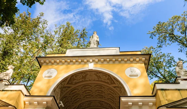 Detail of the pavilion 'MILOVIDOV' ', Museum-Reserve Tsaritsyno. — Stock Image Detail of the pavilion 'MILOVIDOV' ', Museum-Reserve Tsaritsyno. Royalty Free Stock Images
