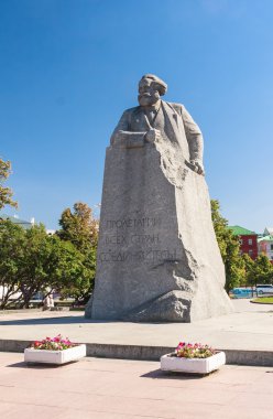 Karl Marx Teatralnaya meydanında bir anıt. Moskova.