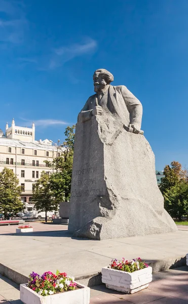 Karl Marx Teatralnaya meydanında bir anıt. Moskova. — Stok fotoğraf