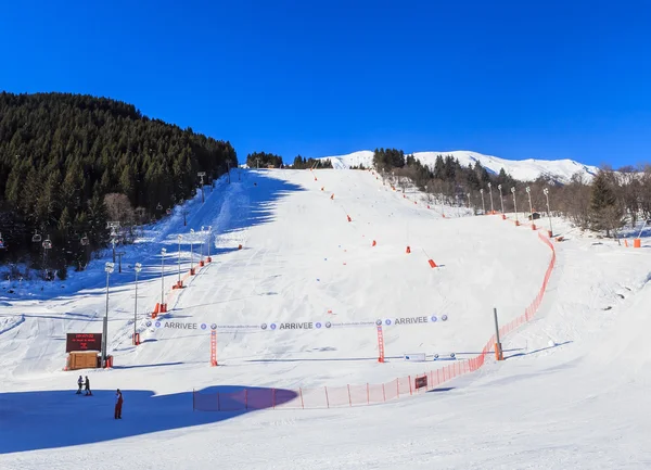 梅里贝勒滑雪胜地。运动轨迹。梅里贝勒中心村。法国 — 图库照片