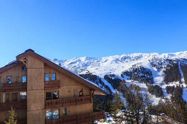 Chalet på sluttningarna av dalen Meribel. Ski Resort Meribel — Stockfoto