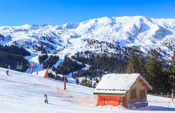 På sluttningarna av skidorten Meribel. Frankrike — Stockfoto