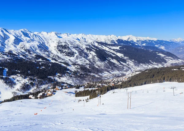 På sluttningarna av skidorten Meribel. Frankrike — Stockfoto