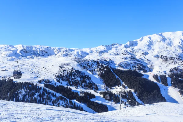 Sur les pistes de la station de ski de Meribel. France — Photo